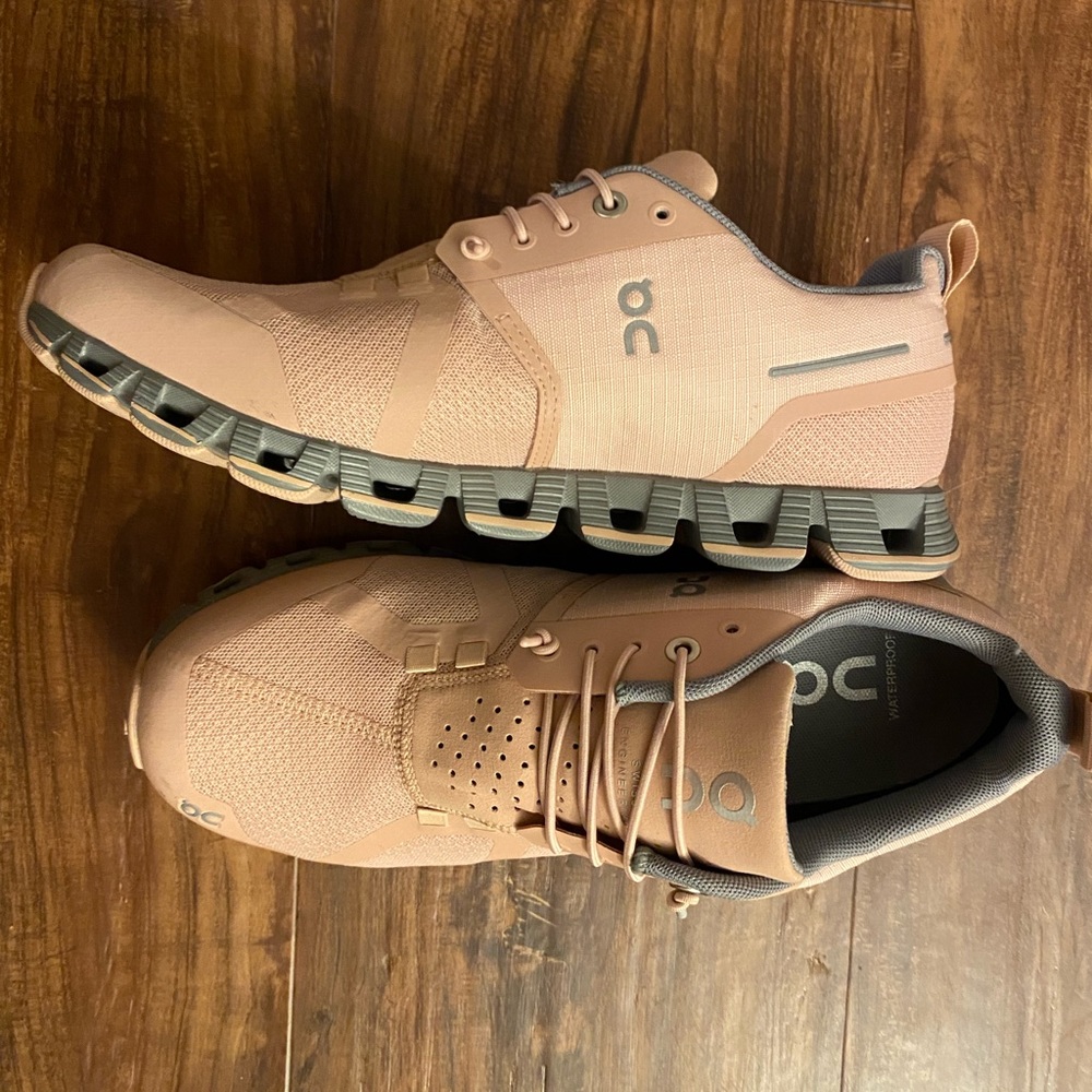 On Running Womens QC Cloud 5 Waterproof Sneakers